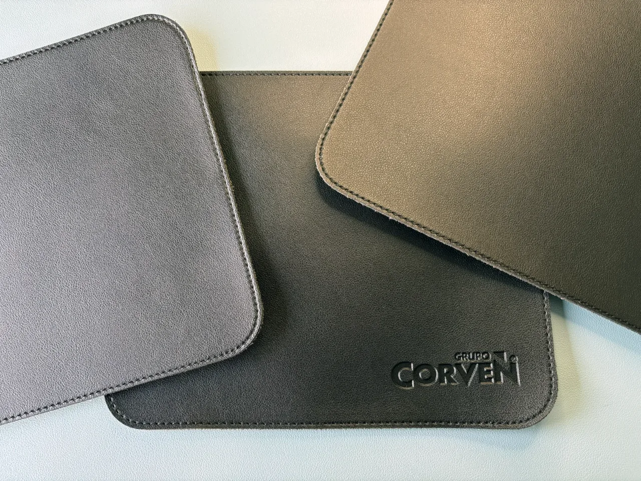 Deskmats personalizados para Corven